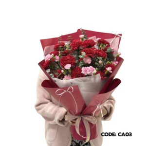 ช่อคาร์เนชั่นแดงชมพูโทนเข้ม