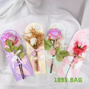 กระดาษรองช่อดอกไม้เจาะรูหิ้ว กระดาษหนา พร้อมป้ายห้อยและริบบิ้น