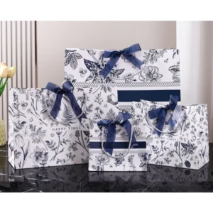 ถุงกระดาษหูหิ้วพิมพ์ลายดอกไม้ พร้อมโบว์ สำหรับใส่ของขวัญ