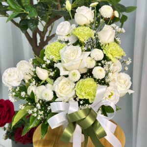 ช่อดอกไม้ขาวเขียวโทนพรีเมียม