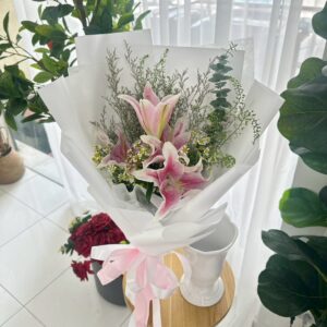 ช่อลิลลี่ชมพูโทนมินิมอล