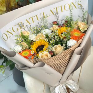 ช่อทานตะวันกุหลาบครีมโทนสดใส