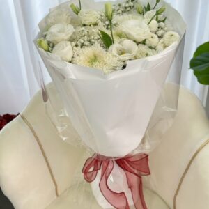 ช่อดอกไม้ขาวล้วนโทนสงบ