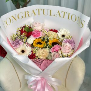 ช่อดอกไม้แสดงความยินดีโทนสดใส