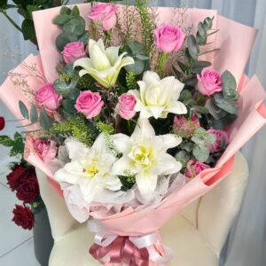 ช่อดอกไม้ลิลลี่ชมพูไฮเดรนเยียฟ้า