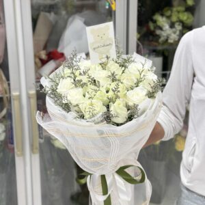 ช่อกุหลาบขาวโทนสุภาพเรียบหรู