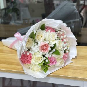 ช่อกุหลาบครีมชมพูโทนหวาน