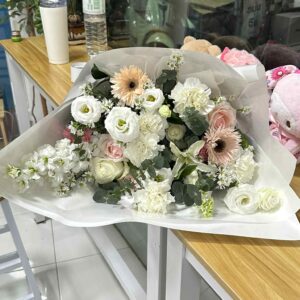 ช่อกุหลาบขาวชมพูสไตล์มินิมอล